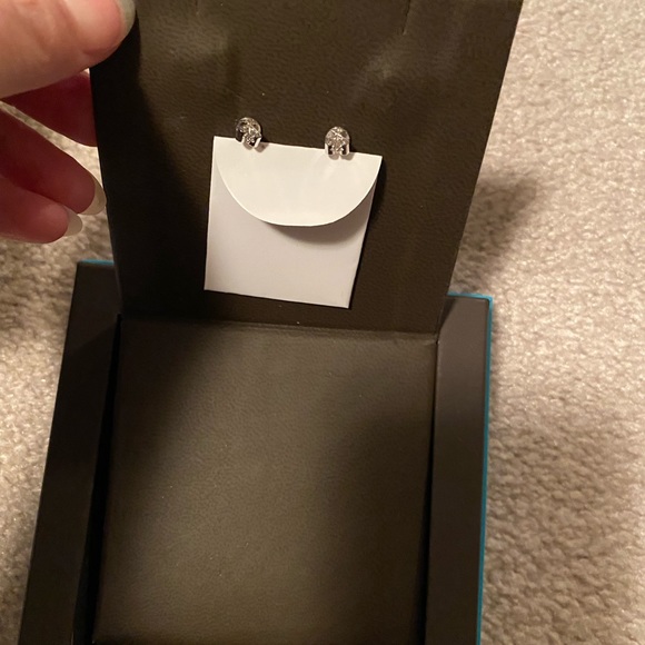 Birks Snowflake ® Snowstorm Mini Diamond Earrings in White Gold - Picture 5 of 5